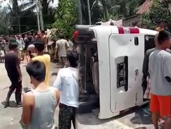 Viral 5 Pria Dikeroyok-Mobilnya Dirusak Karena Dituduh Penculik Anak