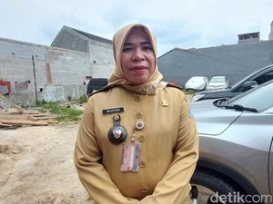 Besok, Lurah Akan Mediasi Bu Ami dan Tetangga soal Tembok Rawan Jebol Besok, Lurah Akan Mediasi Bu Ami dan Tetangga soal Tembok Rawan Jebol