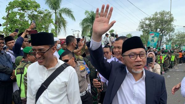 Momen Mendag Zulhas Hadiri Resepsi Satu Abad NU