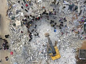 Puluhan Tahanan Kabur dari Penjara ISIS di Suriah Usai Gempa M 7,8 Puluhan Tahanan Kabur dari Penjara ISIS di Suriah Usai Gempa M 7,8