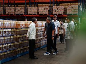 Penampakan 500 Ton Minyakita yang Ditimbun di Jakut