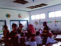 Plafon SD di Sukabumi Berjatuhan saat Gempa, Satu Siswa Terluka
