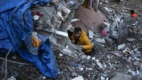 Pilu Jeritan Korban Gempa Tertimbun Reruntuhan Bangunan
