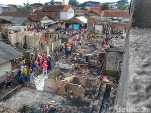 Cerita Warga soal Ganasnya Api Membakar 25 Rumah di Bandung