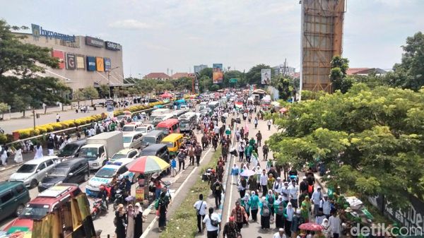 Pulang dari 1 Abad NU, Nahdliyin Kerepotan Cari Bus Rombongan Parkir di Tol