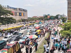Pulang dari 1 Abad NU, Nahdliyin Kerepotan Cari Bus Rombongan Parkir di Tol Pulang dari 1 Abad NU, Nahdliyin Kerepotan Cari Bus Rombongan Parkir di Tol