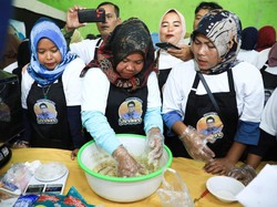 Relawan Sandiaga Gelar Pelatihan Dimsum untuk Masyarakat di Sumedang