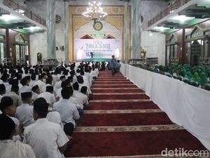 Ribuan Santri di Jombang Doa Bersama Peringati Harlah 1 Abad NU