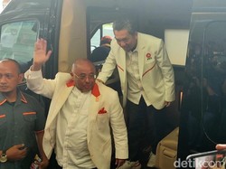 Sekjen PKS dkk Tiba di Markas Golkar Bertemu Airlangga