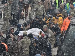 #PrayForTurkey, Dunia Menangis untuk Korban Gempa Turki