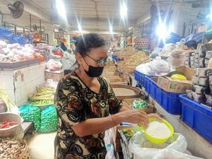 Beras Premium-Polos di Denpasar Naik, Pelanggan Pilih Beras Bulog Beras Premium-Polos di Denpasar Naik, Pelanggan Pilih Beras Bulog