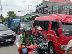 Kendaraan Warga Nahdliyin Pulang dari Puncak 1 Abad NU Mulai Padati Jalanan