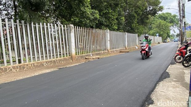 Sumur resapan di lokasi kecelakaan mahasiswa UI kini sudah diaspal. (Devi Puspitasari/detikcom)