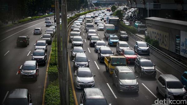 Tol Dalam Kota Macet di Cawang, Contraflow Diberlakukan