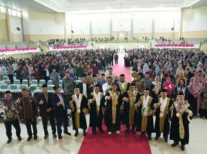 Ribuan Massa Hadiri Ujian Skripsi Gus Miftah di Unissula Semarang