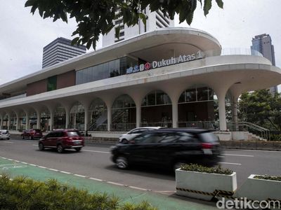 Waduh! Revitalisasi Halte Dukuh Atas 1 Tak Kunjung Selesai