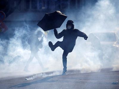 Warga Prancis Demo Tolak Perpanjangan Usia Pensiun