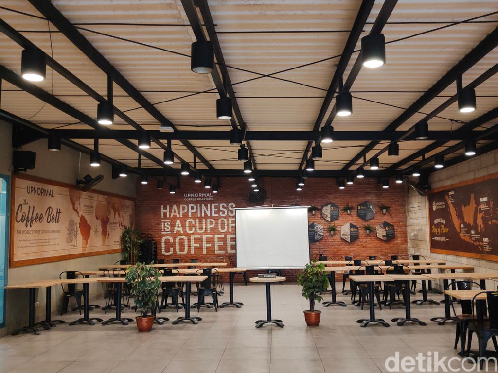 Media sosial Twitter sempat ramai dengan pembicaraan soal Warunk Upnormal. Warunk yang sempat hits ini mulai sepi hingga tutup gerai.