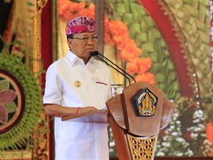 Koster Ancam Pecat Guide Pemalak Turis Asing Rp 150 Ribu di Pura Besakih Koster Ancam Pecat Guide Pemalak Turis Asing Rp 150 Ribu di Pura Besakih
