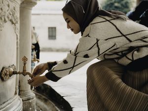Apakah Menyusui Bisa Membatalkan Wudhu? Ini Penjelasannya Apakah Menyusui Bisa Membatalkan Wudhu? Ini Penjelasannya