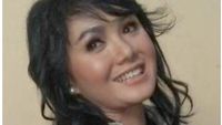 Langka Nih, Foto Artis-artis dengan Rambut Panjang