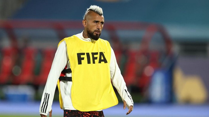 TANGER MED, MOROCCO - FEBRUARY 07: Arturo Vidal of Flamengo during the FIFA Club World Cup Morocco 2022 Semi Final match between Flamengo v Al Hilal SFC at Stade Ibn-Batouta on February 7, 2023 in Tanger Med, Morocco. (Photo by James Williamson - AMA/Getty Images)