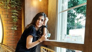 Dee Adnan, Pacar Tyo Nugros yang Hobi Ngopi di Kafe