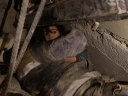 Momen Dramatis Evakuasi Bocah Suriah dari Reruntuhan, Warga Bersorak