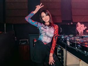 Sering Bareng, Apa Hubungan DJ Freya dengan Drummer NOAH? Sering Bareng, Apa Hubungan DJ Freya dengan Drummer NOAH?