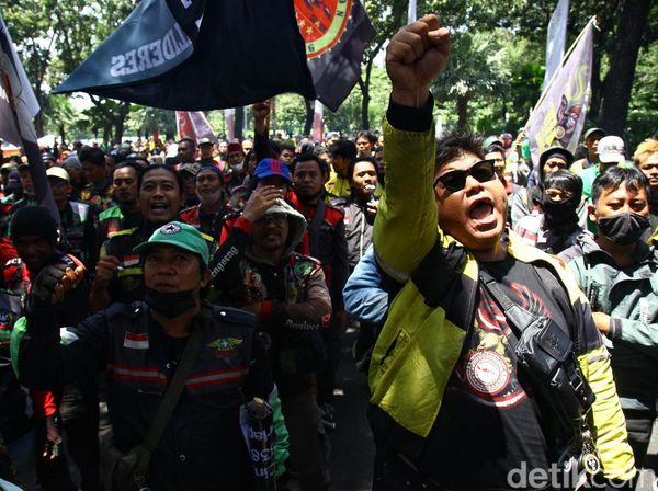 Driver Ojol Geruduk Balai Kota DKI, Tolak Rencana ERP!