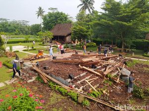 Joglo Balkondes Wanurejo di Borobudur Roboh, Kerugian Capai Rp 400 Juta Joglo Balkondes Wanurejo di Borobudur Roboh, Kerugian Capai Rp 400 Juta