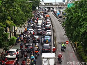 Jakarta Macet Parah, Sering Dengar Suara Klakson di Jalan Bisa Bikin Stres Jakarta Macet Parah, Sering Dengar Suara Klakson di Jalan Bisa Bikin Stres