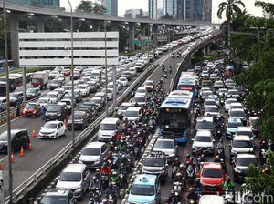 Jakarta Macet Parah usai PPKM Dicabut, Bisa Begini Dampaknya ke Kesehatan Jakarta Macet Parah usai PPKM Dicabut, Bisa Begini Dampaknya ke Kesehatan