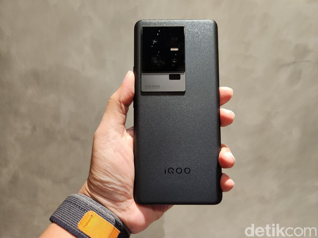 Review iQOO 11 5G: Performa Kencang Banget! Review iQOO 11 5G: Performa Kencang Banget!