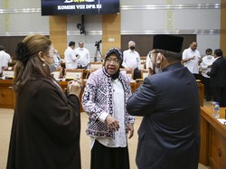 Anggaran Kemiskinan Rp 500 T Banyak buat Rapat, Risma Diminta Klarifikasi
