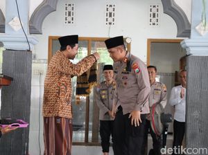 Kapolres Sowan ke Kiai-Santri Berharap Doa Agar Bojonegoro Terus Kondusif Kapolres Sowan ke Kiai-Santri Berharap Doa Agar Bojonegoro Terus Kondusif