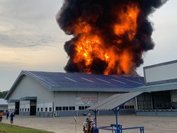 Polisi Usut Pemicu Pabrik Kasur di Tenjo Bogor Terbakar Hebat