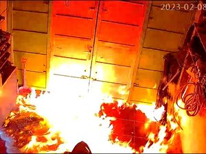 Rumah Warga di Tanjung Gusta Medan Diduga Dibakar OTK Rumah Warga di Tanjung Gusta Medan Diduga Dibakar OTK