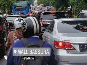 Pemotor Ngeluh Macet Jaktim-Jaksel Bikin Waktu Tempuh ke Kantor 2 Kali Lipat