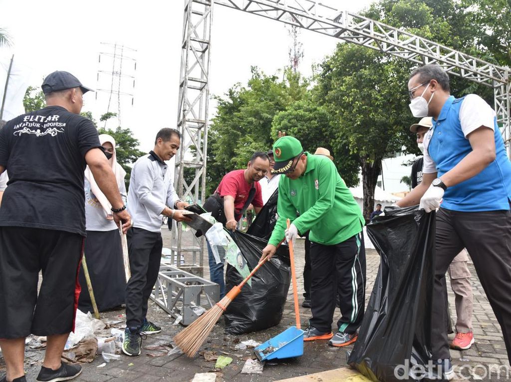 Puncak 1 Abad NU Sisakan 600 Ton Sampah, Gus Muhdlor: Sudah Teratasi 80% Puncak 1 Abad NU Sisakan 600 Ton Sampah, Gus Muhdlor: Sudah Teratasi 80%