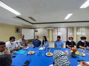 Lurah Kwitang Mediasi Penjual Bakmi-Warga soal Parkir Pelanggan Tutupi Rumah