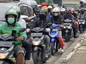 Macet TB Simatupang Arah Fatmawati Bikin Pemotor Ibarat Kayuh Otoped Macet TB Simatupang Arah Fatmawati Bikin Pemotor Ibarat Kayuh Otoped