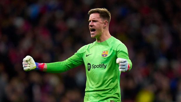 MADRID, SPAIN - JANUARY 08: Marc-Andre ter Stegen of FC reacts Barcelona during the LaLiga Santander match between Atletico de Madrid and FC Barcelona at Civitas Metropolitano Stadium on January 08, 2023 in Madrid, Spain. (Photo by Diego Souto/Quality Sport Images/Getty Images)