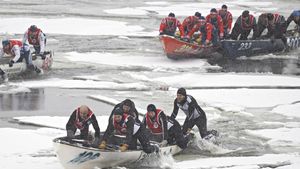 Melihat Keseruan Balapan Kano di Sungai Es Kanada