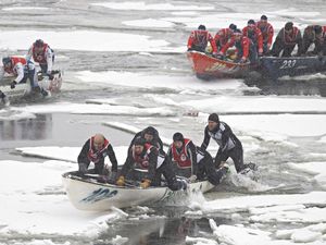 Melihat Keseruan Balapan Kano di Sungai Es Kanada Melihat Keseruan Balapan Kano di Sungai Es Kanada