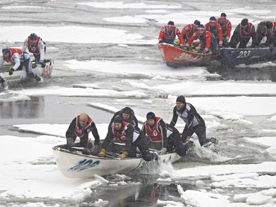 Melihat Keseruan Balapan Kano di Sungai Es Kanada