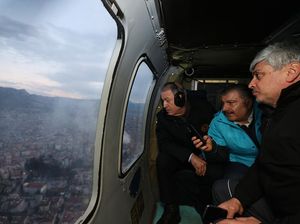 Momen 3 Menteri Turki Pantau Wilayah Gempa dari Helikopter Momen 3 Menteri Turki Pantau Wilayah Gempa dari Helikopter