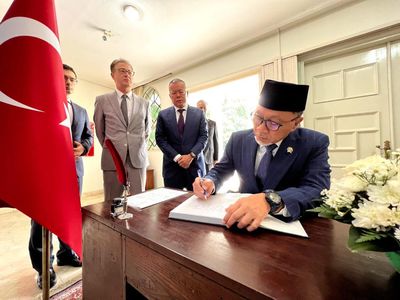Sambangi Kedubes Turki, Zulhas Ungkapkan Belasungkawa