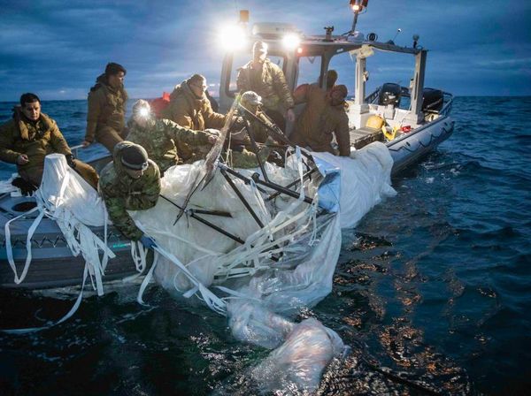 Penampakan Puing Balon Misterius China yang Ditembak AS