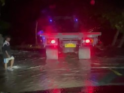 Jalur Pantura Pasir Putih Situbondo Macet Parah Terendam Banjir